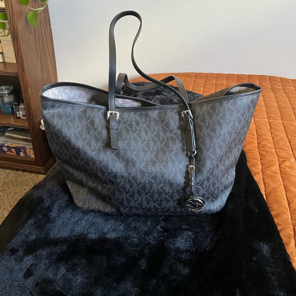 Michael kors jet set travel tote